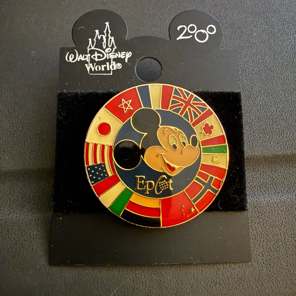 Disney Epcot Vintage 2000 Epcot World Showcase/Around the World Pin